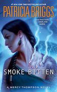 Smoke Bitten (a Mercy Thompson Novel) (en Inglés)