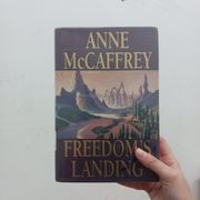 Freedom's landing (detalle) (en Inglés)