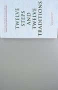 Twelve Steps and Twelve Traditions Trade Edition (en Inglés)