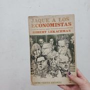 Jaque a los economistas (det.)