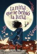 La niña que se bebió la luna (in Spanish)