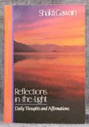 Reflections in the Light: Daily Thoughts and Affirmations (en Inglés)