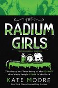 The Radium Girls: Young Readers'Edition: The Scary but True Story of the Poison That Made People Glow in the Dark (en Inglés)