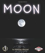 Moon (First Step Nonfiction) (en Inglés)