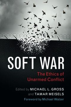 portada Soft War: The Ethics of Unarmed Conflict (en Inglés)