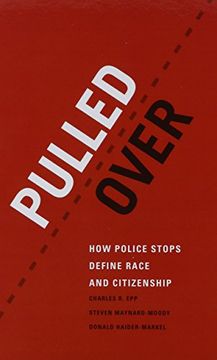 portada Pulled Over: How Police Stops Define Race and Citizenship (Chicago Series in law and Society) 
