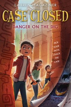 portada Case Closed #4: Danger on the Dig (in English)