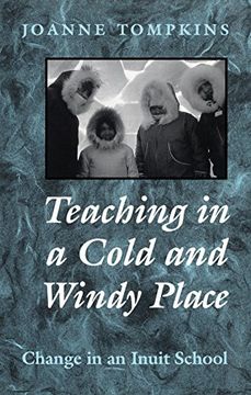 portada Teaching in a Cold and Windy Place: Change in an Inuit School (Heritage) (en Inglés)