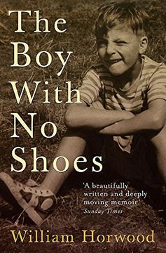 portada The Boy With No Shoes: A Memoir