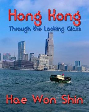 portada Hong Kong Through the Looking Glass: A Photographic Exploration (en Inglés)