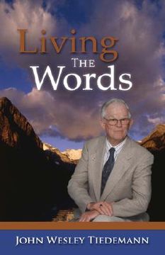 portada living the words (in English)
