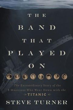 portada The Band That Played on: The Extraordinary Story of the 8 Musicians who Went Down With the Titanic (en Inglés)
