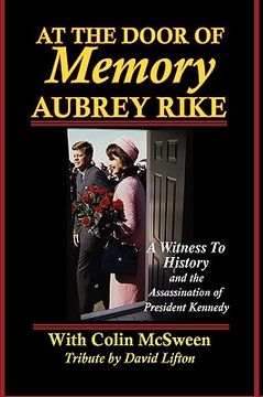 portada at the door of memory, aubrey rike and the assassination of president kennedy (en Inglés)