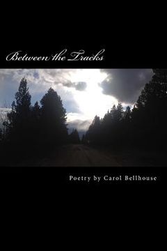 portada Between the Tracks: Poetry (en Inglés)