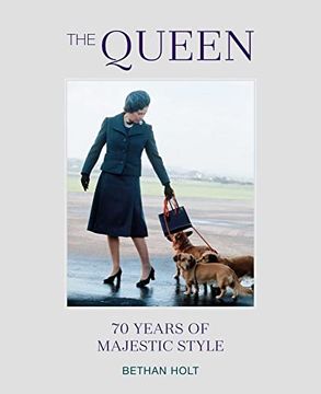 portada The Queen: 70 Years of Majestic Style (en Inglés)