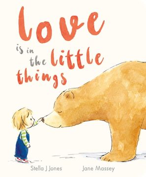 portada Love is in the Little Things (en Inglés)