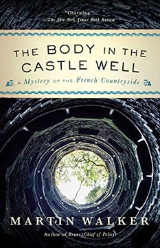 portada The Body in the Castle Well: A Bruno, Chief of Police Novel (en Inglés)