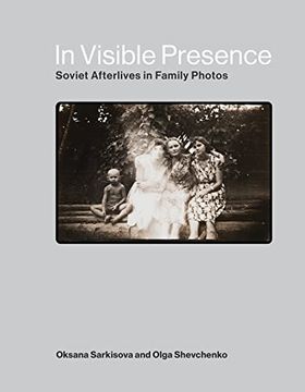 portada In Visible Presence: Soviet Afterlives in Family Photos (in English)