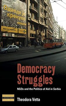 portada Democracy Struggles: Ngos and the Politics of aid in Serbia (Dislocations) (en Inglés)