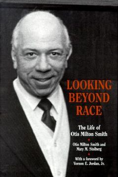 portada looking beyond race: the life of otis milton smith (en Inglés)