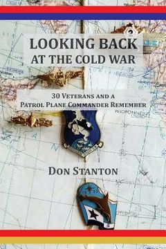 portada Looking Back at the Cold War: 30 Veterans and a Patrol Plane Commander Remember (en Inglés)