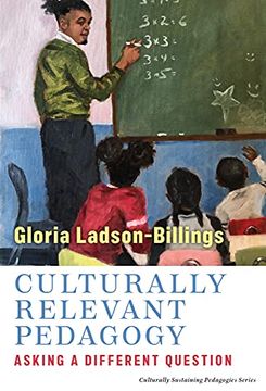 portada Culturally Relevant Pedagogy: Asking a Different Question (Culturally Sustaining Pedagogies Series) (en Inglés)