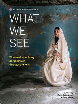 portada What we See: Female and Non-Binary Perspectives Through the Lens (en Inglés)