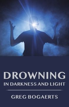 portada Drowning in Darkness and Light: Best Short Stories (en Inglés)