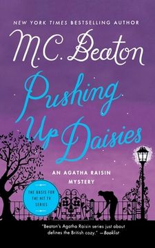 portada Pushing Up Daisies: An Agatha Raisin Mystery (in English)