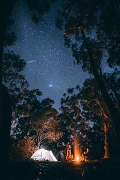 portada Campfire Starry Night Photo (en Inglés)