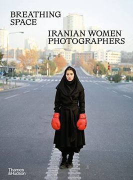 portada Breathing Space: Iranian Women Photographers (en Inglés)