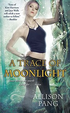 portada A Trace of Moonlight (in English)