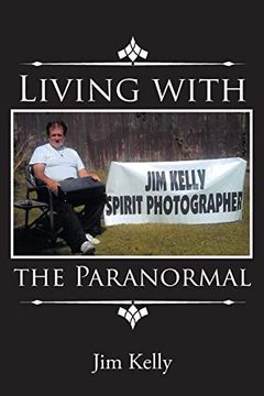 portada Living With the Paranormal (en Inglés)