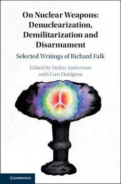portada On Nuclear Weapons: Denuclearization, Demilitarization and Disarmament: Selected Writings of Richard Falk (en Inglés)