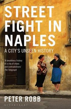 portada street fight in naples: a city's unseen history. peter robb (en Inglés)