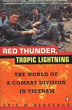 portada Red Thunder Tropic Lightning: The World of a Combat Division in Vietnam (en Inglés)