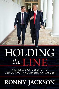portada Holding the Line: A Lifetime of Defending Democracy and American Values (en Inglés)