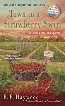 portada Town in a Strawberry Swirl (Candy Holliday Murder Mystery) 