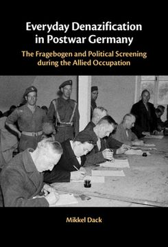 portada Everyday Denazification in Postwar Germany: The Fragebogen Questionnaire and Political Screening During the Allied Occupation (en Inglés)
