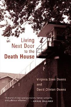portada living next door to the death house (in English)