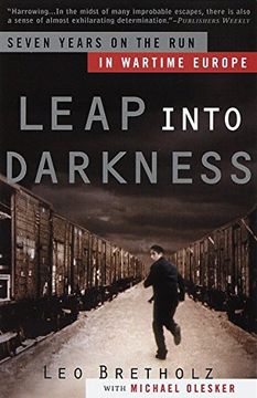 portada Leap Into Darkness: Seven Years on the run in Wartime Europe 