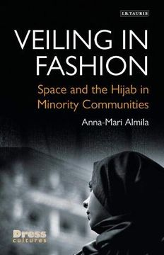 portada Veiling in Fashion: Space and the Hijab in Minority Communities (en Inglés)