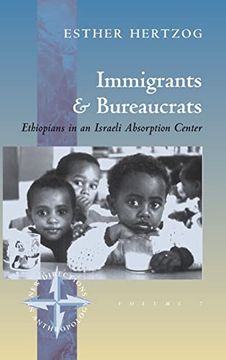 portada Immigrants and Bureaucrats: Ethiopians in an Israeli Absorption Center (New Directions in Anthropology, 7) (in English)