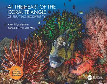 portada At the Heart of the Coral Triangle: Celebrating Biodiversity (en Inglés)