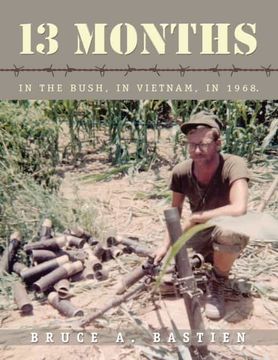 portada 13 Months: In the Bush, in Vietnam, in 1968 (en Inglés)