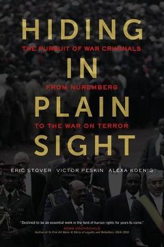 portada Hiding in Plain Sight: The Pursuit of war Criminals From Nuremberg to the war on Terror (en Inglés)
