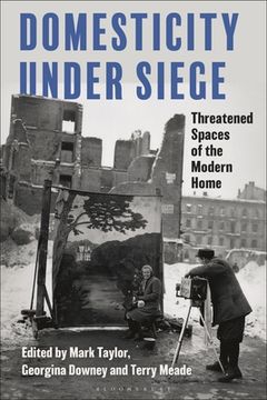 portada Domesticity Under Siege: Threatened Spaces of the Modern Home (en Inglés)