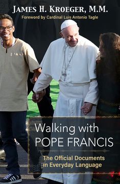 portada Walking with Pope Francis: The Official Documents in Everyday Language (en Inglés)
