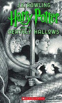 portada Harry Potter and the Deathly Hallows: 7 (in English)