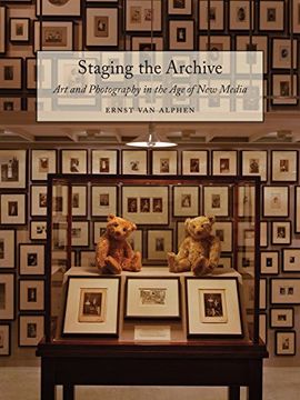 portada Staging the Archive: Art and Photography in the Age of New Media (en Inglés)